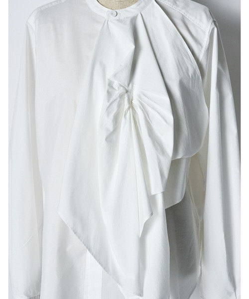 RUMCHE(ラムシェ)の「Tuck Chief Band Collar Shirt / タックチーフバンドカラーシャツ(シャツ/ブラウス・レディース・ホワイト/サックスブルー・FREE)」の7枚目の写真