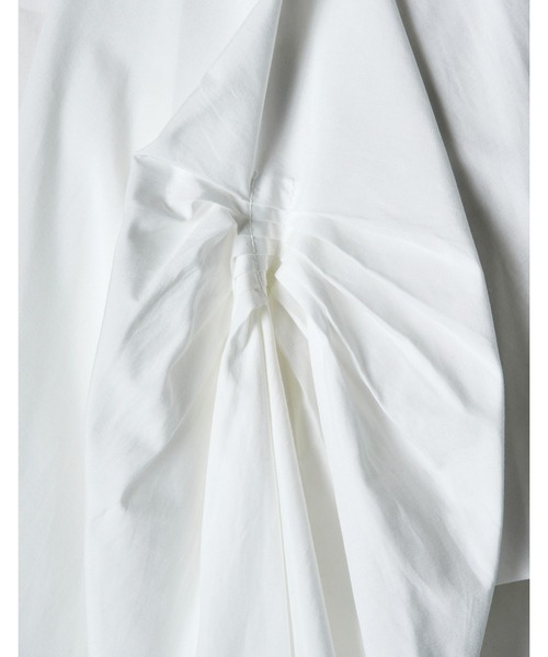 RUMCHE(ラムシェ)の「Tuck Chief Band Collar Shirt / タックチーフバンドカラーシャツ(シャツ/ブラウス・レディース・ホワイト/サックスブルー・FREE)」の6枚目の写真