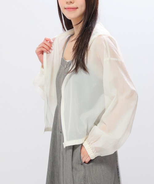 Honeys（ハニーズ）の「【ハニさら・接触冷感】シアーフードブルゾン（ブルゾン・レディース・ピンク/サックスブルー系/ブラック/アイボリー・S/M/LL/L）」の10枚目の写真