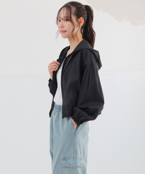 Honeys（ハニーズ）の「【ハニさら・接触冷感】シアーフードブルゾン（ブルゾン・レディース・ピンク/サックスブルー系/ブラック/アイボリー・S/M/LL/L）」の15枚目の写真