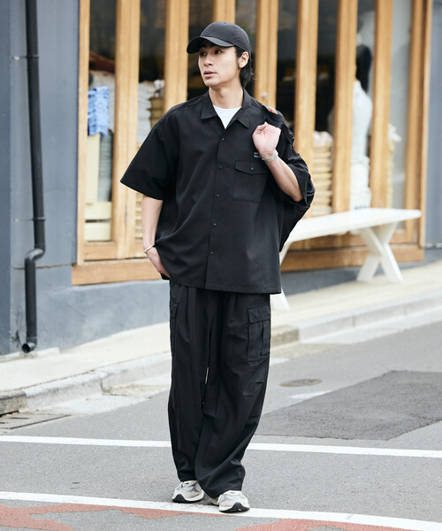 PRETTYLITTLETHING ブラック ワイドカーゴパンツ Black Cargo Pants | PrettyLittleThing USA