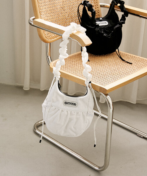 OUTDOOR PRODUCTS（アウトドアプロダクツ）の「OUTDOOR PRODUCTS × PUBLUX/アウトドアプロダクツ 別注 エッグ ショルダーバッグ　限定展開（ショルダーバッグ・レディース・ブラウン/ブラック/オフホワイト・ONE SIZE）」の2枚目の写真