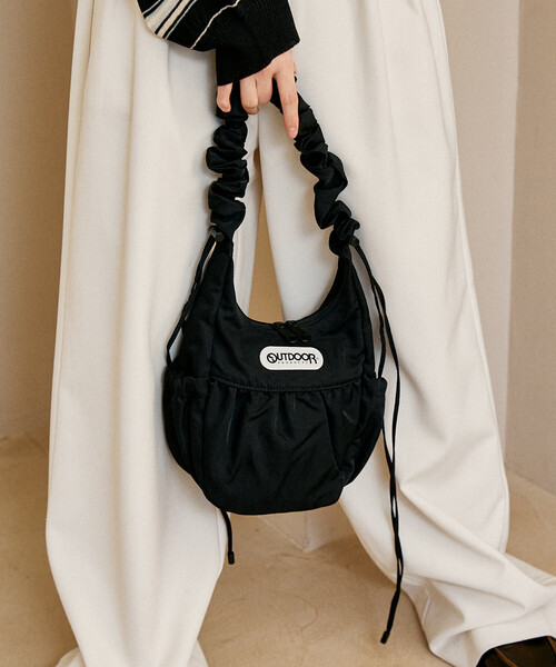 OUTDOOR PRODUCTS（アウトドアプロダクツ）の「OUTDOOR PRODUCTS × PUBLUX/アウトドアプロダクツ 別注 エッグ ショルダーバッグ　限定展開（ショルダーバッグ・レディース・ブラウン/ブラック/オフホワイト・ONE SIZE）」の11枚目の写真