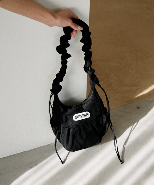 OUTDOOR PRODUCTS（アウトドアプロダクツ）の「OUTDOOR PRODUCTS × PUBLUX/アウトドアプロダクツ 別注 エッグ ショルダーバッグ　限定展開（ショルダーバッグ・レディース・ブラウン/ブラック/オフホワイト・ONE SIZE）」の5枚目の写真