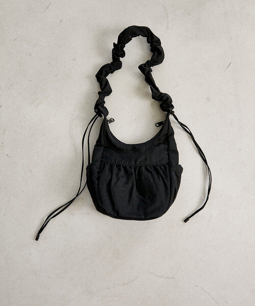 OUTDOOR PRODUCTS（アウトドアプロダクツ）の「OUTDOOR PRODUCTS × PUBLUX/アウトドアプロダクツ 別注 エッグ ショルダーバッグ　限定展開（ショルダーバッグ・レディース・ブラウン/ブラック/オフホワイト・ONE SIZE）」の8枚目の写真