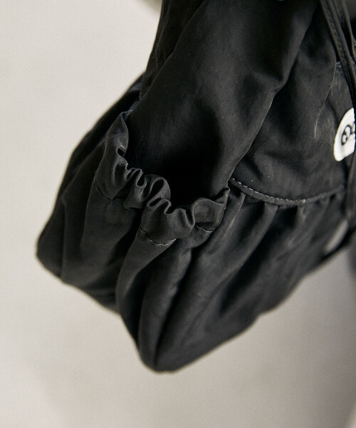 OUTDOOR PRODUCTS（アウトドアプロダクツ）の「OUTDOOR PRODUCTS × PUBLUX/アウトドアプロダクツ 別注 エッグ ショルダーバッグ　限定展開（ショルダーバッグ・レディース・ブラウン/ブラック/オフホワイト・ONE SIZE）」の4枚目の写真