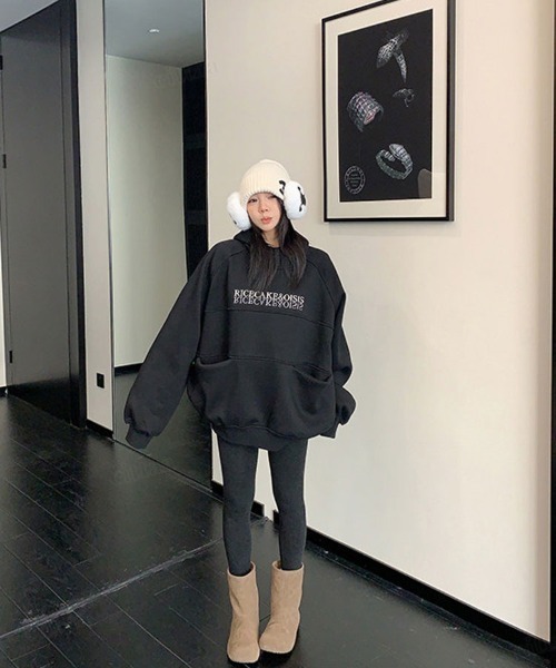 Dalfwin(ダールフィン)の「韓国ファッション RICECAKE刺繍ロゴハイネックフーディー(パーカー・レディース・ライトグレー/ブラック・FREE)」の8枚目の写真