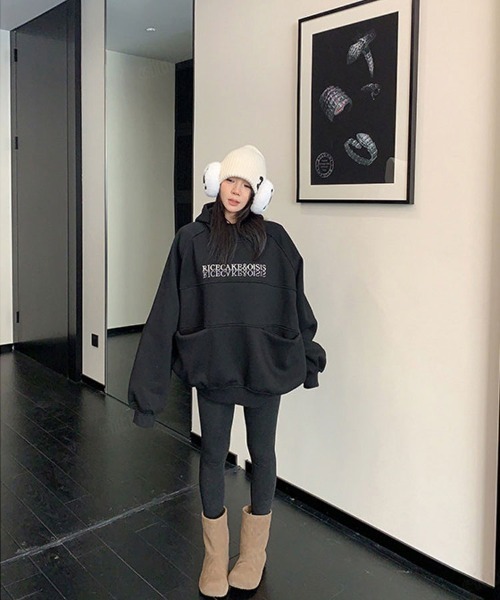 Dalfwin(ダールフィン)の「韓国ファッション RICECAKE刺繍ロゴハイネックフーディー(パーカー・レディース・ライトグレー/ブラック・FREE)」の9枚目の写真