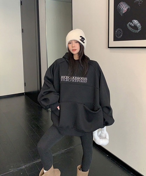 Dalfwin(ダールフィン)の「韓国ファッション RICECAKE刺繍ロゴハイネックフーディー(パーカー・レディース・ライトグレー/ブラック・FREE)」の12枚目の写真