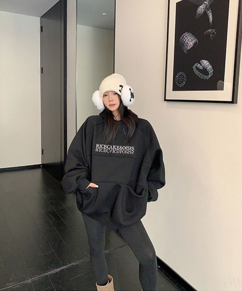 Dalfwin(ダールフィン)の「韓国ファッション RICECAKE刺繍ロゴハイネックフーディー(パーカー・レディース・ライトグレー/ブラック・FREE)」の13枚目の写真