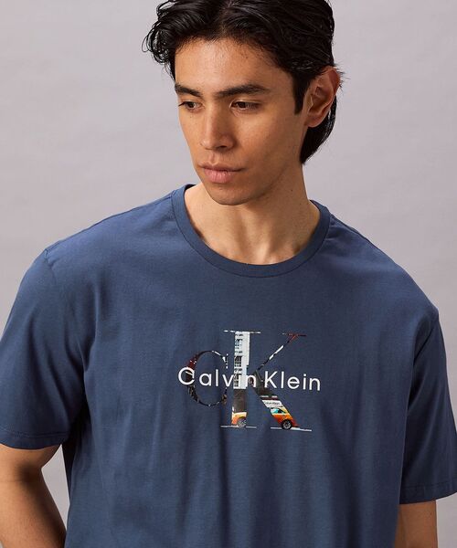 Calvin Klein(カルバン・クライン)の「ショートスリーブ 30s CKグラフィックTシャツ(Tシャツ/カットソー・メンズ・ダークブルー/オフホワイト・L/XL/S/M)」の2枚目の写真
