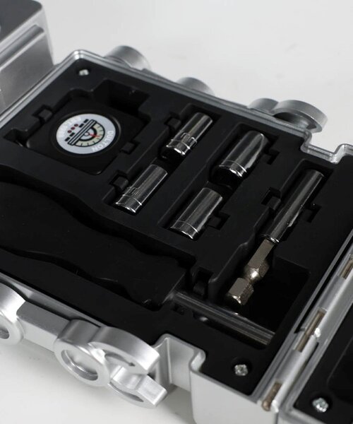 BIRTHDAY BAR（バースデイバー）の「TOOL KIT ROBOT SILVER　ツールキットロボット（インテリア雑貨・レディース・シルバー・0）」の7枚目の写真