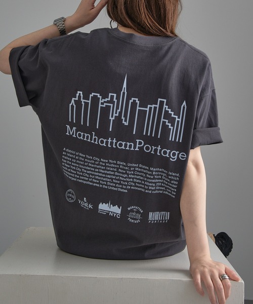 Manhattan Portage(マンハッタンポーテージ)の「【Manhattan Portage】別注 Archive Logo Print Tee / アーカイブロゴプリントTシャツ(Tシャツ/カットソー・レディース・ブラック/チャコールグレー/ホワイト・S/M/L)」の1枚目の写真