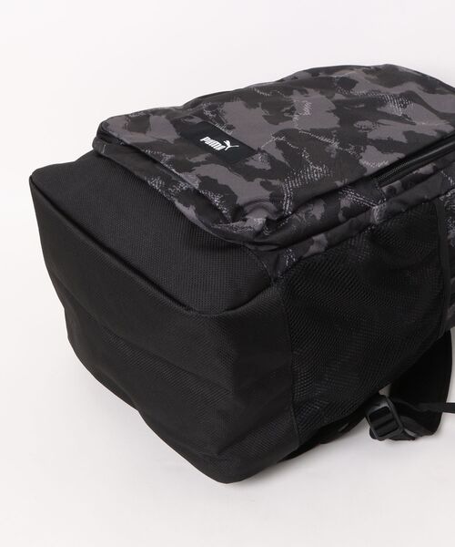 PUMA（プーマ）の「PUMA ウェア プーマウェア U ACADEMY AOP BACKPACK バッグ 091150 21BK/CAMO AOP（ボディバッグ/ウエストポーチ・メンズ・ブラック・FREE）」の3枚目の写真