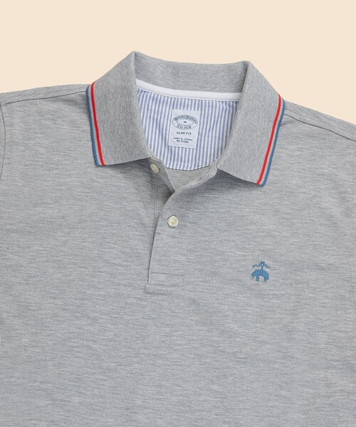 BROOKS BROTHERS(ブルックスブラザーズ)の「コットン ストレッチピケ GFロゴ ティップド ポロシャツ Slim Fit(ポロシャツ・メンズ・グレー・X-LARGE/LARGE/MEDIUM/SMALL/X-SMALL)」の2枚目の写真