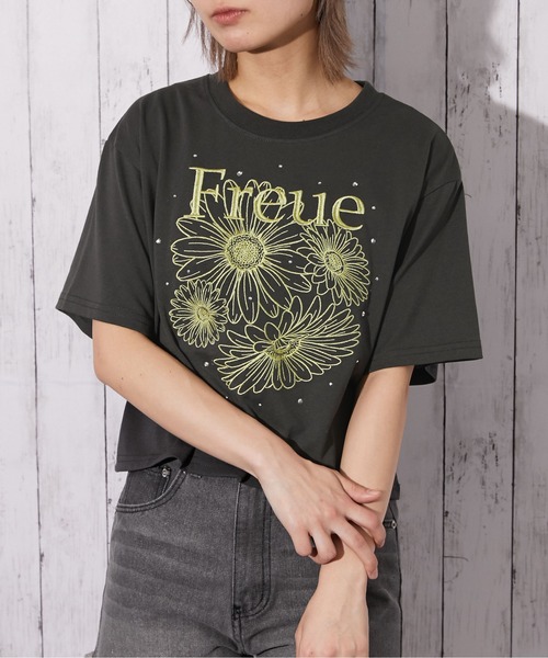 GORGE(ゴージ)の「《花柄刺繍×ラインストーン》短丈Tシャツ/Y2K/春夏/全4色(Tシャツ/カットソー・レディース・オフホワイト/オートミール/チャコール/ピンク・F)」の6枚目の写真