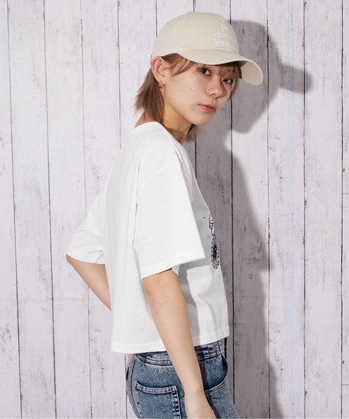 GORGE(ゴージ)の「《花柄刺繍×ラインストーン》短丈Tシャツ/Y2K/春夏/全4色(Tシャツ/カットソー・レディース・オフホワイト/オートミール/チャコール/ピンク・F)」の12枚目の写真