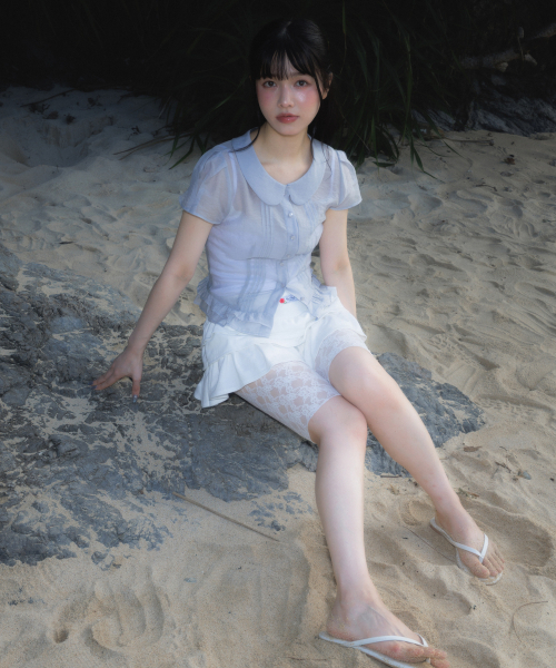 ROSEFRANTZ（ロゼフランツ）の「See-through Pleat Short Sleeved Blouse [Sky Blue]（シャツ/ブラウス・レディース・スカイブルー・SMALL/MEDIUM）」の2枚目の写真