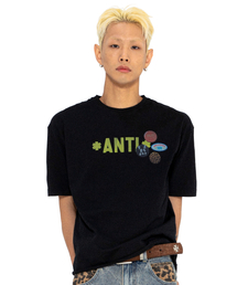 XTONZ（エクストーンズ）の「XF010 アンチピンバッジTシャツ (ブラック)（Tシャツ/カットソー）」