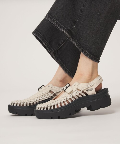 KEEN(キーン)の「<KEEN>ユニーク ピーエルティー メリージェーン サンダル(サンダル・レディース・ブラック/オフホワイト/シルバー・24cm/23cm/25cm)」の6枚目の写真