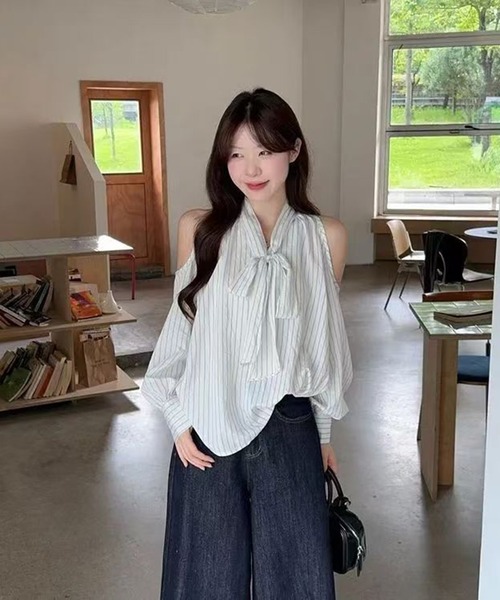 AsheKsha(アシクシャ)の「オフショルダーのストライプ柄リボン付きブラウス(シャツ/ブラウス・レディース・ホワイト・M)」の18枚目の写真