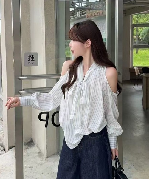 AsheKsha(アシクシャ)の「オフショルダーのストライプ柄リボン付きブラウス(シャツ/ブラウス・レディース・ホワイト・M)」の17枚目の写真