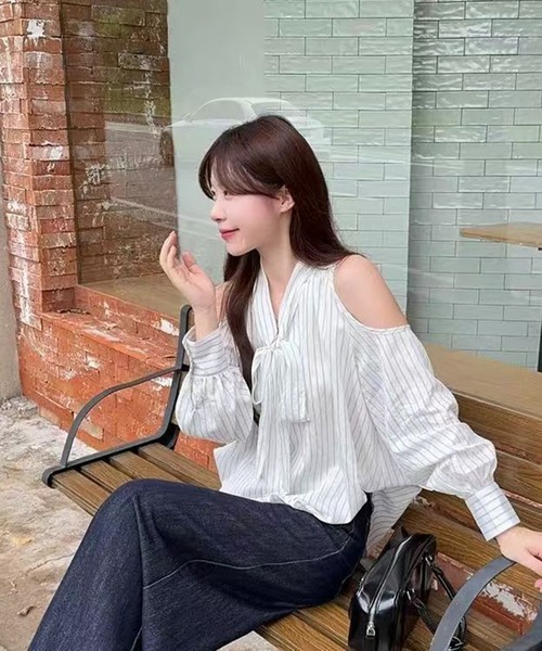 AsheKsha(アシクシャ)の「オフショルダーのストライプ柄リボン付きブラウス(シャツ/ブラウス・レディース・ホワイト・M)」の16枚目の写真