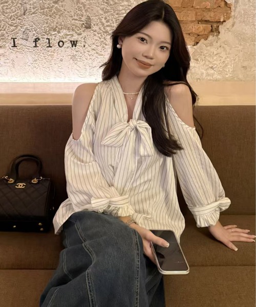 AsheKsha(アシクシャ)の「オフショルダーのストライプ柄リボン付きブラウス(シャツ/ブラウス・レディース・ホワイト・M)」の12枚目の写真