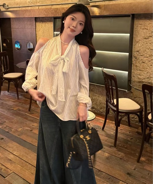 AsheKsha(アシクシャ)の「オフショルダーのストライプ柄リボン付きブラウス(シャツ/ブラウス・レディース・ホワイト・M)」の11枚目の写真