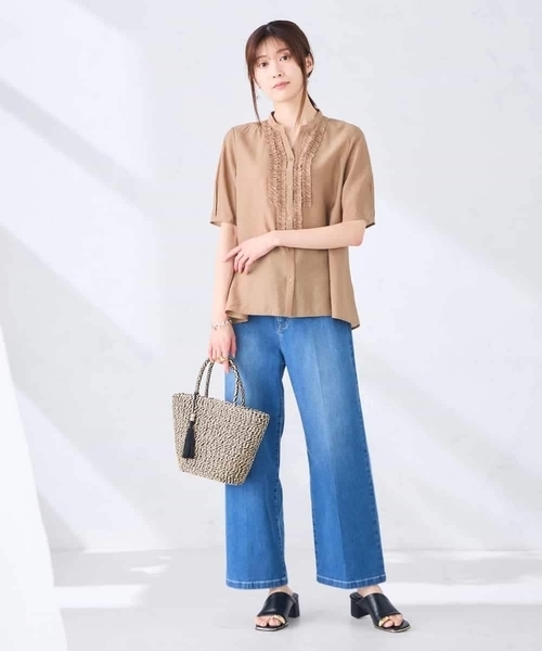 a.v.v（アーヴェヴェ）の「フロントフリルデザインブラウス（シャツ/ブラウス・レディース・ネイビー/サンドベージュ・38/40）」の8枚目の写真