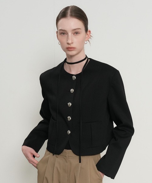 GENERAL IDEA(ジェネラルアイデア)の「【GENERAL IDEA】ストラップノーカラージャケット / STRAP COLLARLESS JACKET(ノーカラージャケット・レディース・ブラック/ベージュ・L/M/S)」の2枚目の写真