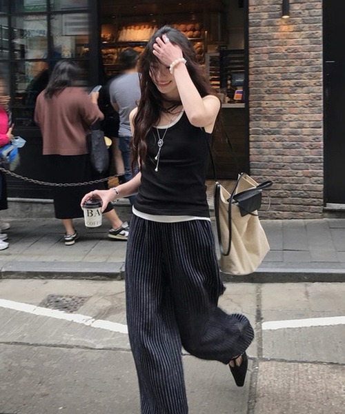 HALEY PESCA(ヘーリーペスカ)の「HALEY PESCA/レイヤード風パイピングタンクトップ(タンクトップ・レディース・ブラック/グレー/ダークグレー/アイボリー・FREE)」の6枚目の写真