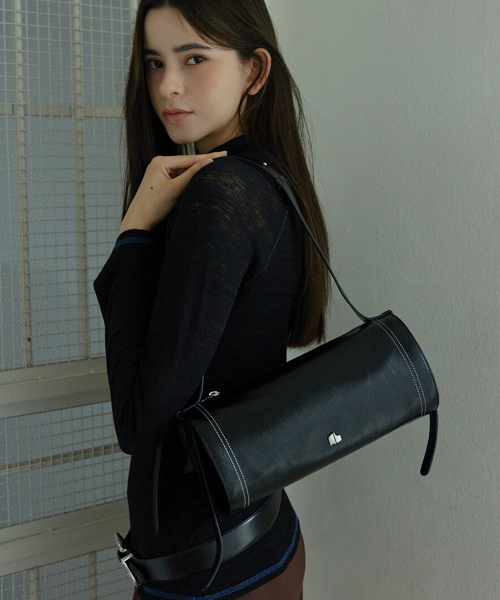 HAVEAWHALE（ハブアホエール）の「cylinder bag (BK)（メッセンジャーバッグ・レディース・その他・FREE）」の2枚目の写真
