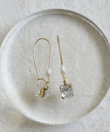クリスタルキューブピアス(アレルギー対応ピアス)