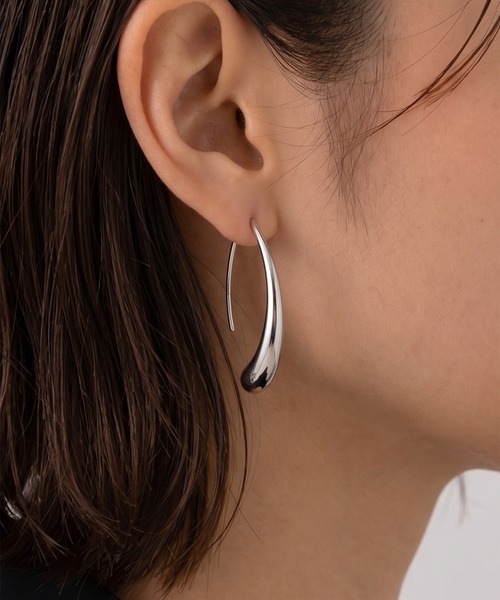 EMUNE(エミュネ)の「ステンレス フックピアス Flow(フロー)(ピアス(両耳用)・レディース・シルバー/ゴールド・ONE SIZE)」の9枚目の写真