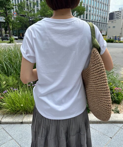 Jena espace merveilleux(ジェナ エスパスメルヴェイユ)の「ワンポイントロゴカットソー(Tシャツ/カットソー・レディース・オフホワイト/グレー/チャコールグレー・FREE)」の22枚目の写真