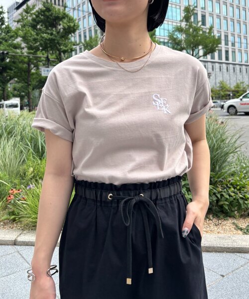 Jena espace merveilleux(ジェナ エスパスメルヴェイユ)の「ワンポイントロゴカットソー(Tシャツ/カットソー・レディース・オフホワイト/グレー/チャコールグレー・FREE)」の17枚目の写真