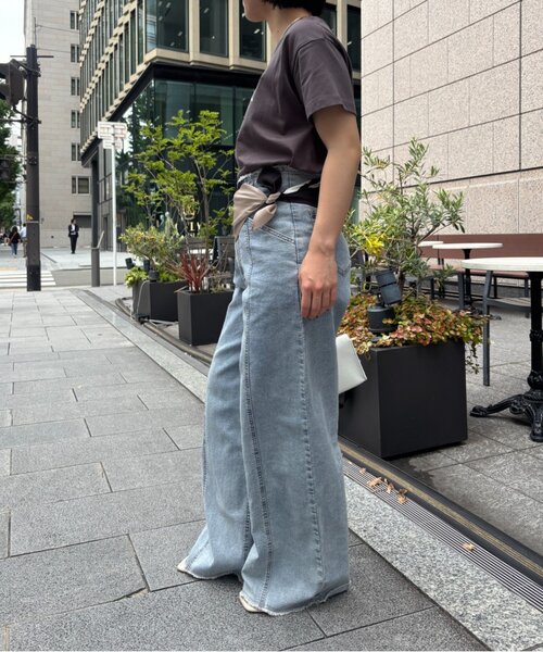 Jena espace merveilleux(ジェナ エスパスメルヴェイユ)の「ワンポイントロゴカットソー(Tシャツ/カットソー・レディース・オフホワイト/グレー/チャコールグレー・FREE)」の11枚目の写真