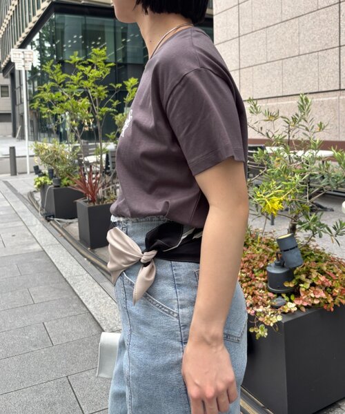 Jena espace merveilleux(ジェナ エスパスメルヴェイユ)の「ワンポイントロゴカットソー(Tシャツ/カットソー・レディース・オフホワイト/グレー/チャコールグレー・FREE)」の14枚目の写真