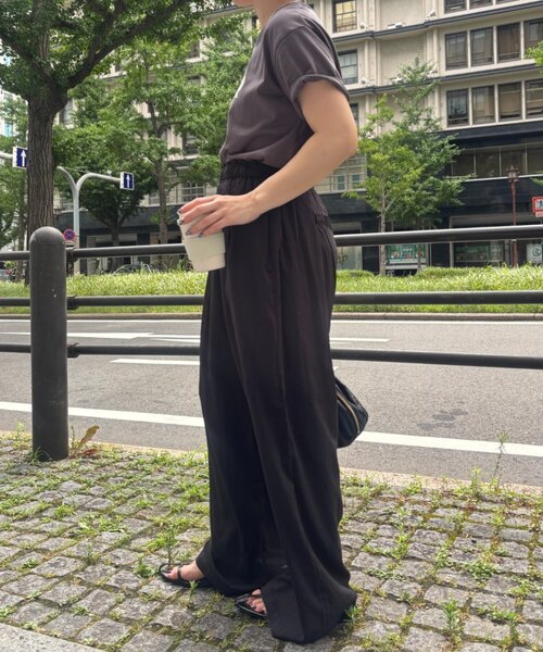 Jena espace merveilleux(ジェナ エスパスメルヴェイユ)の「ワンポイントロゴカットソー(Tシャツ/カットソー・レディース・オフホワイト/グレー/チャコールグレー・FREE)」の4枚目の写真