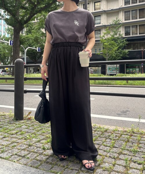 Jena espace merveilleux(ジェナ エスパスメルヴェイユ)の「ワンポイントロゴカットソー(Tシャツ/カットソー・レディース・オフホワイト/グレー/チャコールグレー・FREE)」の5枚目の写真