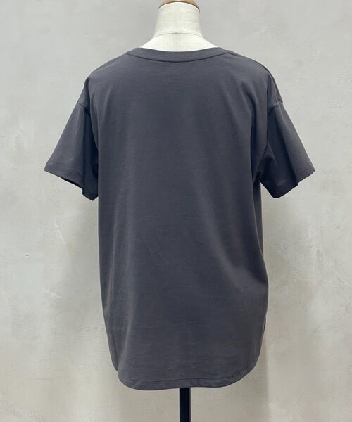 Jena espace merveilleux(ジェナ エスパスメルヴェイユ)の「ワンポイントロゴカットソー(Tシャツ/カットソー・レディース・オフホワイト/グレー/チャコールグレー・FREE)」の8枚目の写真