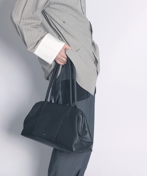 YArKA（ヤーカ）の「【YArKA/ヤーカ】real leather long frame soft bag [LFW1] / 口金ボストンバッグ（トートバッグ・メンズ・ブラック・FREE）」の4枚目の写真