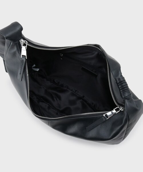 tk.TAKEO KIKUCHI(ティーケータケオキクチ)の「【牛革使用】リアルレザーラウンドショルダーバッグ(ショルダーバッグ・メンズ・ブラック・00)」の11枚目の写真