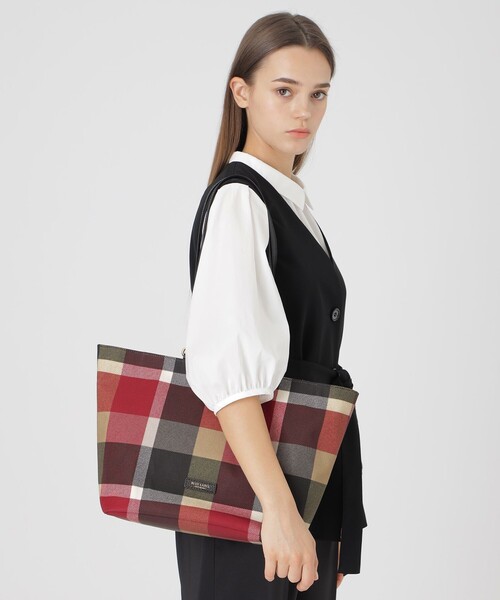 BLUE LABEL CRESTBRIDGE（ブルーレーベルクレストブリッジ）の「クレストブリッジチェックPVCトート（ショルダーバッグ・レディース・パープル系その他4/レッド・FREE）」の3枚目の写真
