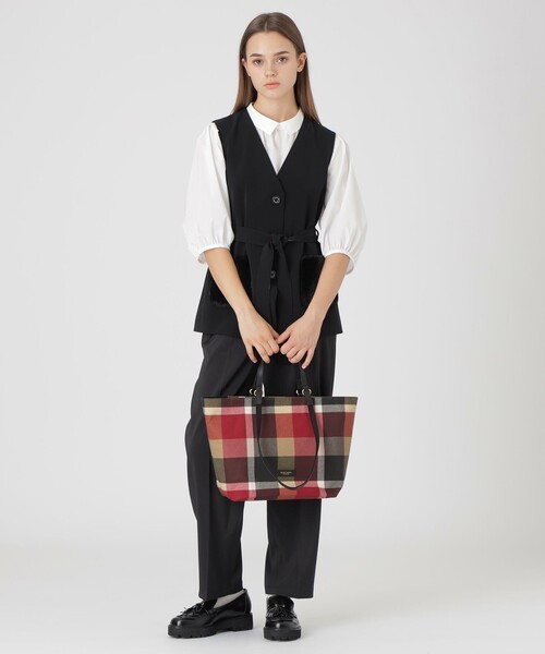 BLUE LABEL CRESTBRIDGE（ブルーレーベルクレストブリッジ）の「クレストブリッジチェックPVCトート（ショルダーバッグ・レディース・パープル系その他4/レッド・FREE）」の4枚目の写真