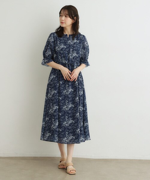 LAURA ASHLEY(ローラアシュレイ)の「【洗える/ウエストドロスト・袖口ゴム仕様】トワル ディライト柄シフォンワンピース(ワンピース・レディース・カーキ系/ネイビー系・40/38)」の9枚目の写真