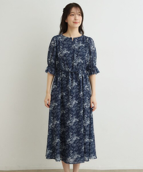 LAURA ASHLEY(ローラアシュレイ)の「【洗える/ウエストドロスト・袖口ゴム仕様】トワル ディライト柄シフォンワンピース(ワンピース・レディース・カーキ系/ネイビー系・40/38)」の11枚目の写真