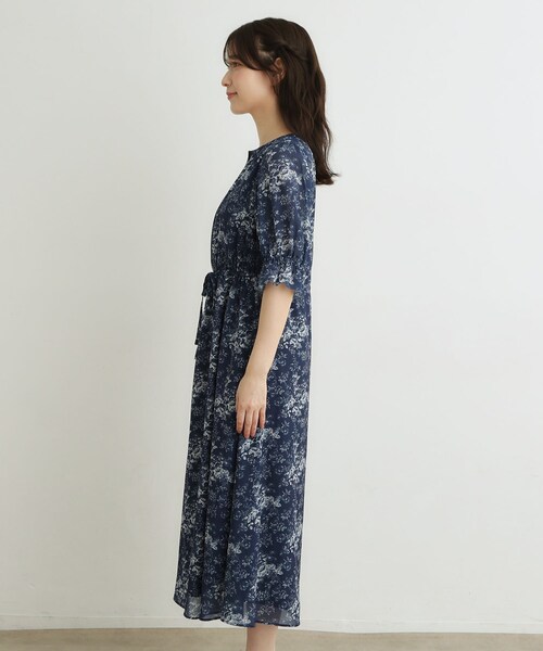 LAURA ASHLEY(ローラアシュレイ)の「【洗える/ウエストドロスト・袖口ゴム仕様】トワル ディライト柄シフォンワンピース(ワンピース・レディース・カーキ系/ネイビー系・40/38)」の12枚目の写真