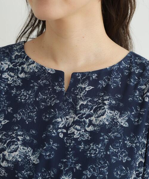 LAURA ASHLEY(ローラアシュレイ)の「【洗える/ウエストドロスト・袖口ゴム仕様】トワル ディライト柄シフォンワンピース(ワンピース・レディース・カーキ系/ネイビー系・40/38)」の4枚目の写真